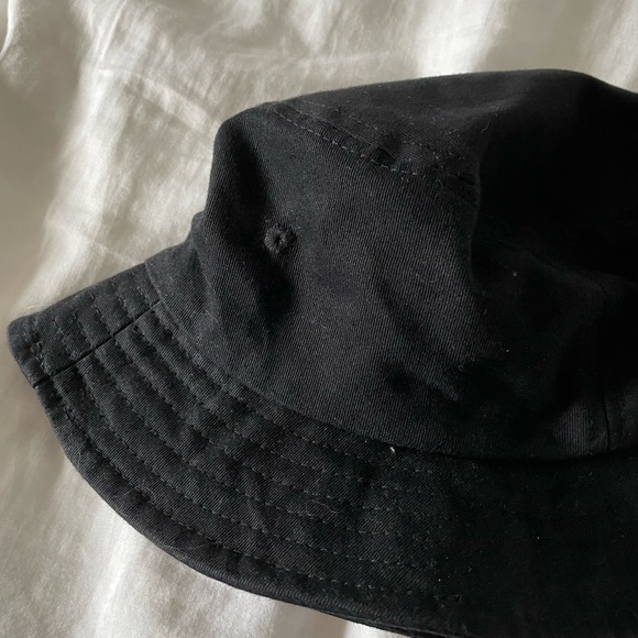 Black bucket hat - Picture 2 of 5